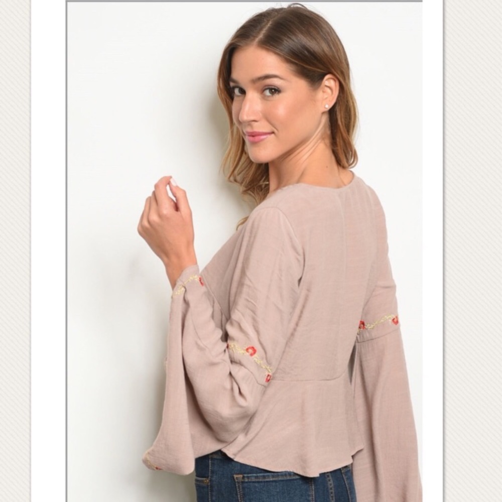 🎁taupe floral bell sleeve top M - Picture 3 of 8